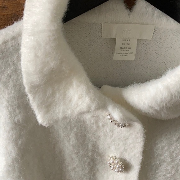 Beautiful soft fluffy white H&M sweater top - Picture 6 of 8